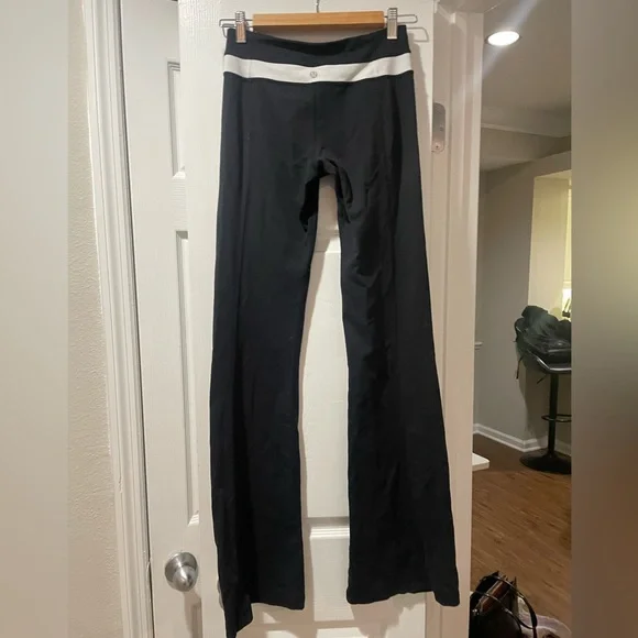 LULULEMON FLARE LEGGINGS - 4 tall - Picture 5 of 8